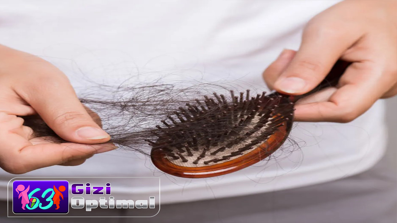 Cara Merawat Rambut Rontok yang Tepat dengan Penyebabnya